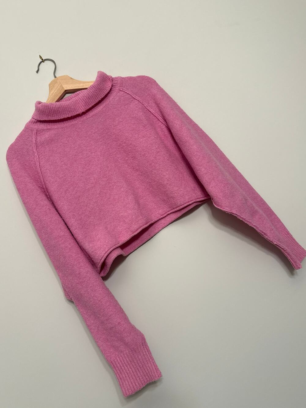 Urban Outfitters Pink Cropped Mock Neck Sweater – Size M